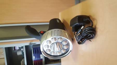 Image de PROJECTEUR A LED + CHARGEUR SECTEUR